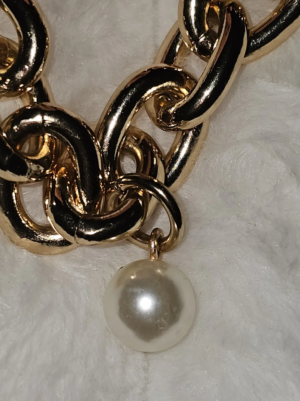 Juicy Couture White Embossed Card & Charm Chain Holder